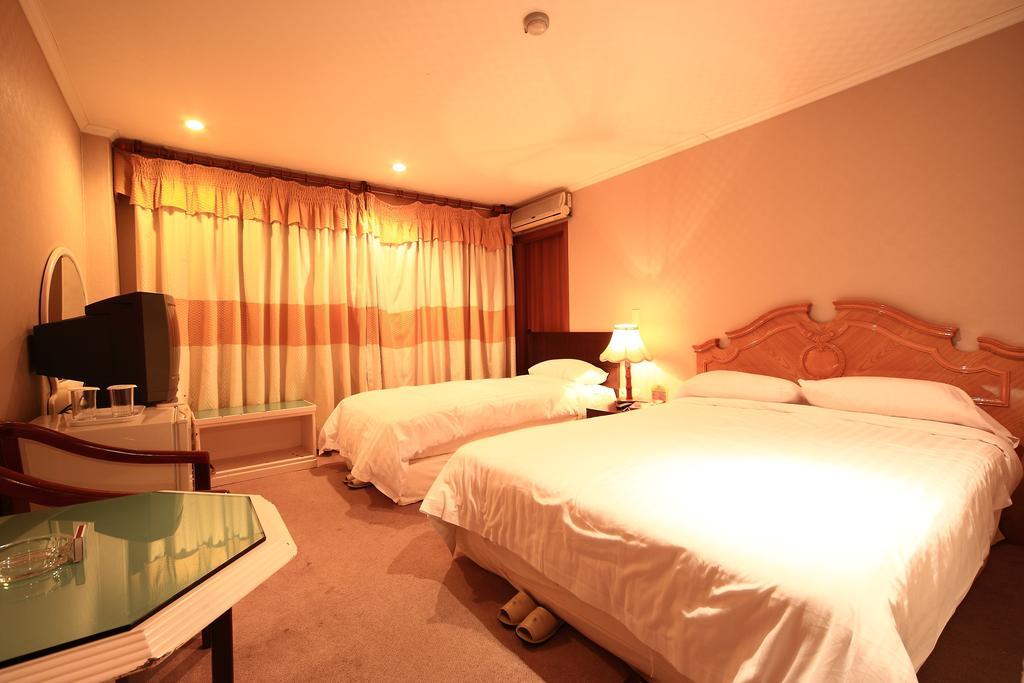 Lake Hills Hotel Songnisan Boeun Quarto foto