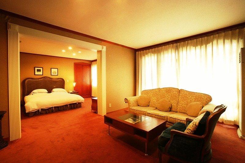 Lake Hills Hotel Songnisan Boeun Quarto foto